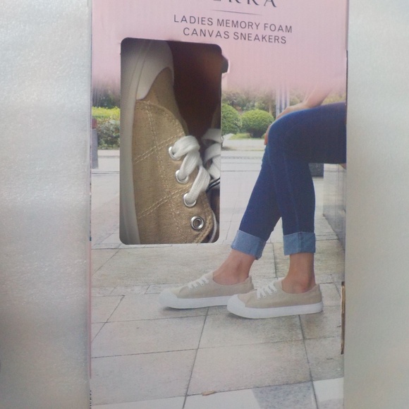 NEW Memory Foam Canvas Sneakers BOXED - Picture 7 of 7